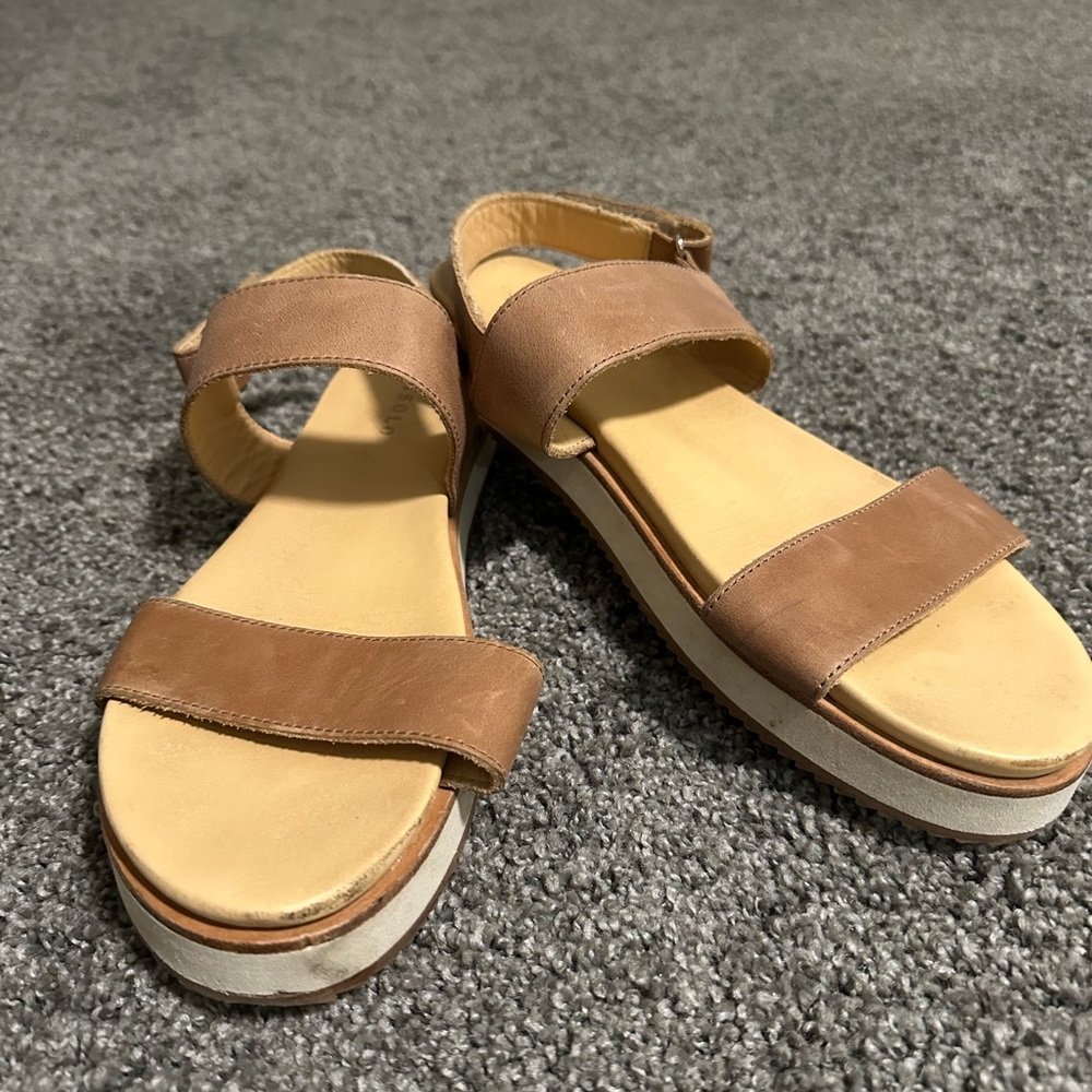 Nisolo Tan Leather Sandals